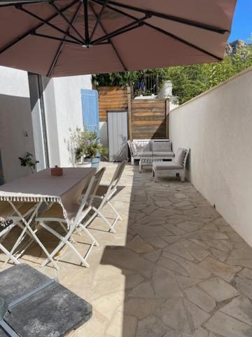 Azur Appart 4 Pers - Parking - Terrasse - 10Min Du Centre Cassis Exterior foto